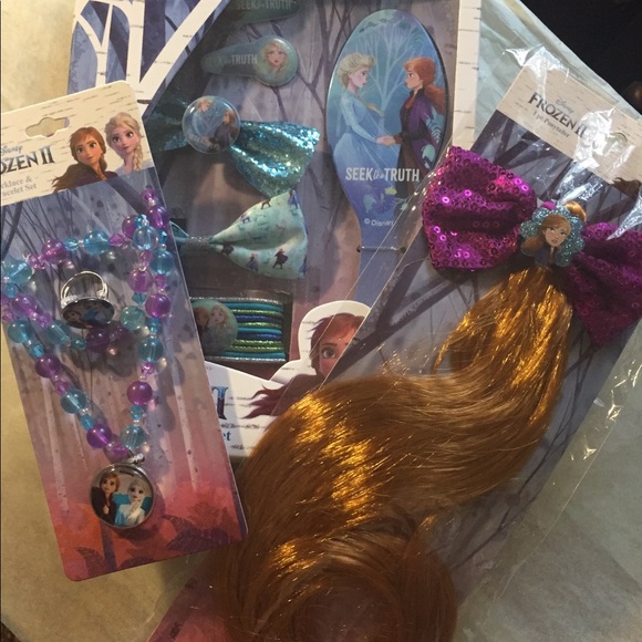 Disney Frozen II Accessories Set Bundle - Picture 2 of 15